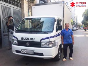 Xe tải Suzuki 750kg Thùng kín composite Giá lăn bánh xe tải Suzuki 750kg thùng kín